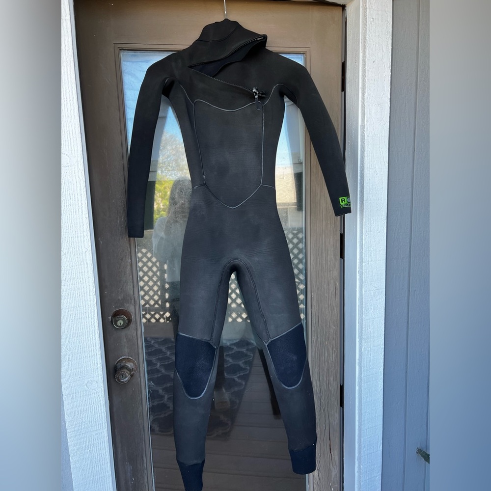 Patagonia R2 Women’s wetsuit size 4 old model